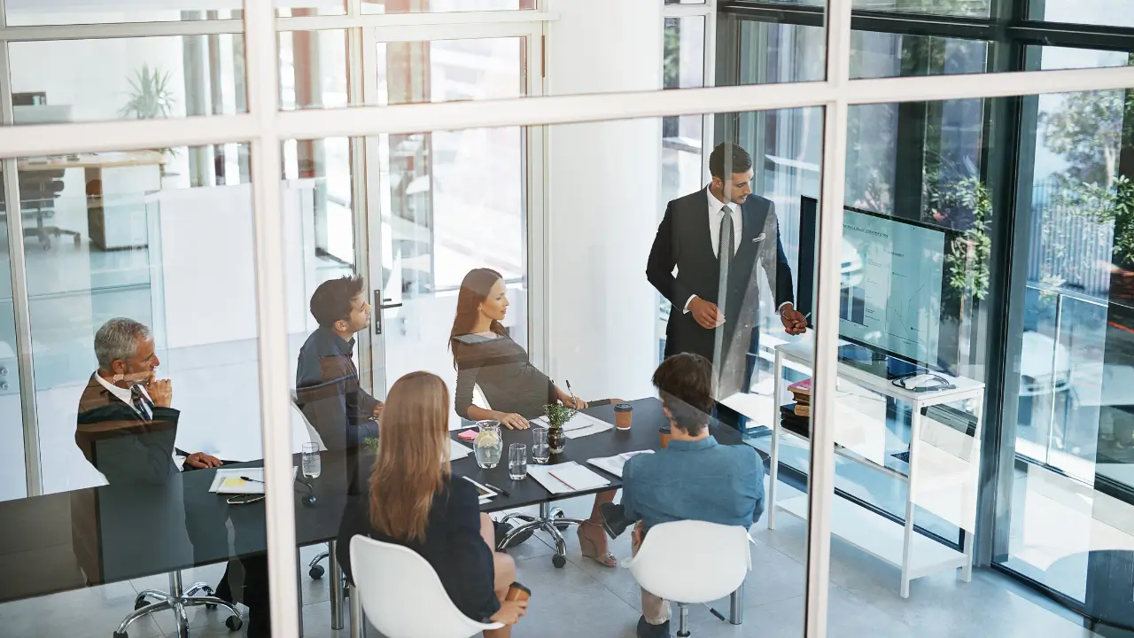Reunião em uma empresa de alto crescimento.